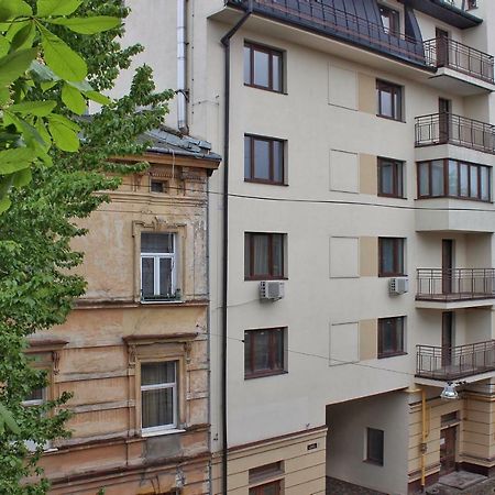 Квартира По Вулиці Голубовича 42 Біля Вокзалу Комфортна Повноцінна Стильна Lviv Buitenkant foto
